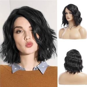 NWT Wiwige Short Wavy Black Bob Wig, Synthetic Side Part